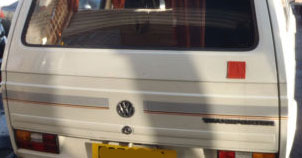 VW T25 Autohomes Kamper Tailgate Stripes And Autohomes Badge