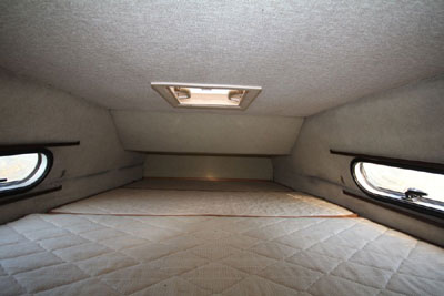 VW T25 Autohomes Komet Roof Bed